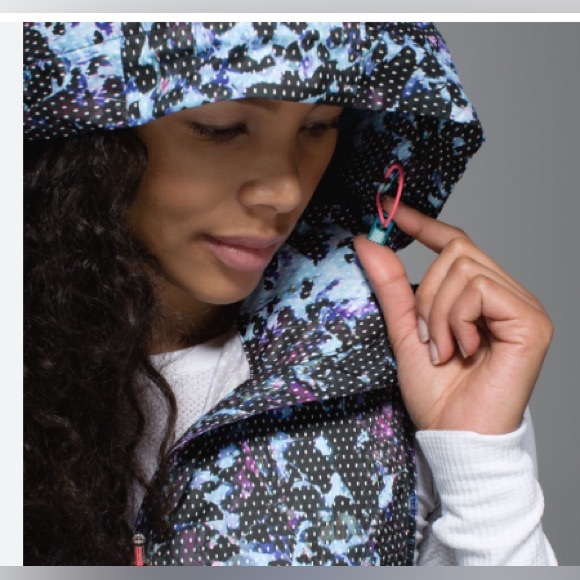 Lululemon (12) Pack-It Vest water resistant Sport Tranquil Blue, pockets - Picture 5 of 13